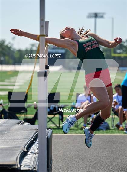 Thumbnail 3 in UIL 6A Track & Field Area 13&14 (High Jump) photogallery.