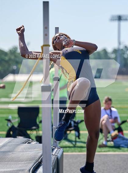 Thumbnail 1 in UIL 6A Track & Field Area 13&14 (High Jump) photogallery.