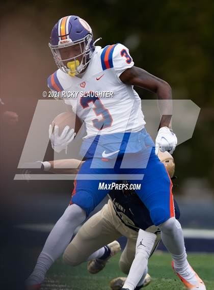 Thumbnail 3 in East St. Louis @ Lemont (IHSA Class 6A Quarterfinal) photogallery.