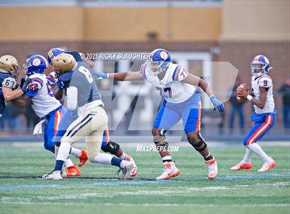 Thumbnail 1 in East St. Louis @ Lemont (IHSA Class 6A Quarterfinal) photogallery.