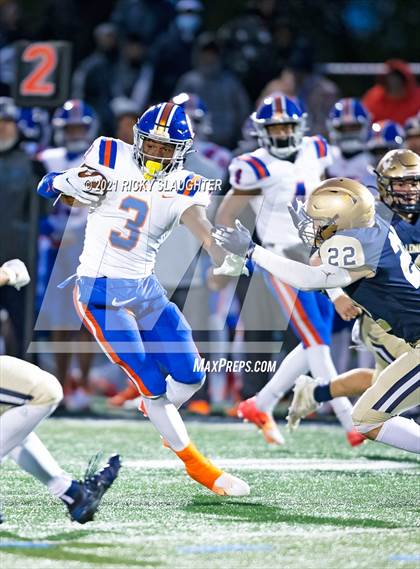 Thumbnail 1 in East St. Louis @ Lemont (IHSA Class 6A Quarterfinal) photogallery.