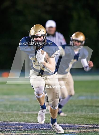 Thumbnail 2 in East St. Louis @ Lemont (IHSA Class 6A Quarterfinal) photogallery.