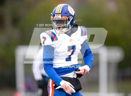 Thumbnail 2 in East St. Louis @ Lemont (IHSA Class 6A Quarterfinal) photogallery.