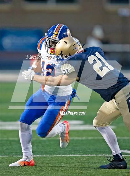 Thumbnail 3 in East St. Louis @ Lemont (IHSA Class 6A Quarterfinal) photogallery.