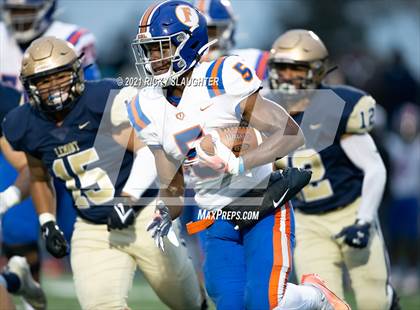 Thumbnail 2 in East St. Louis @ Lemont (IHSA Class 6A Quarterfinal) photogallery.
