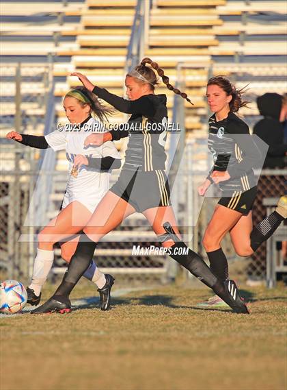 Thumbnail 2 in Laney @ Croatan photogallery.