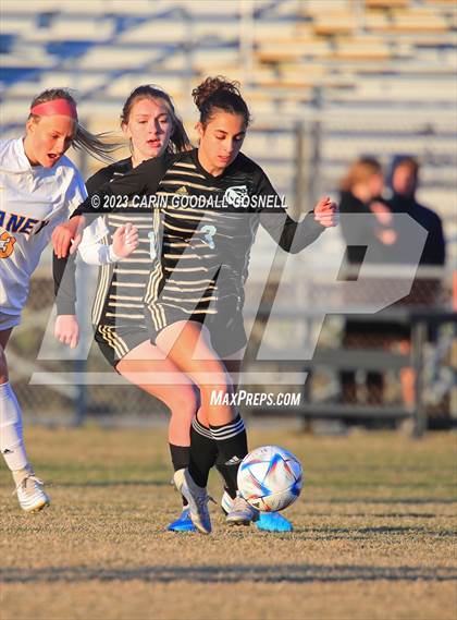 Thumbnail 3 in Laney @ Croatan photogallery.