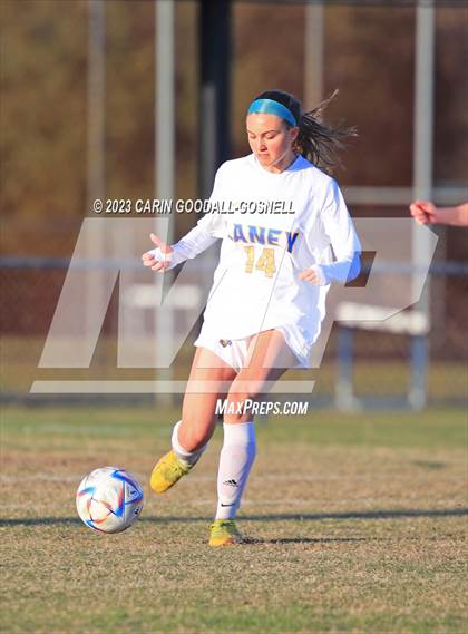 Thumbnail 3 in Laney @ Croatan photogallery.