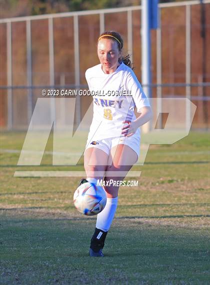 Thumbnail 2 in Laney @ Croatan photogallery.