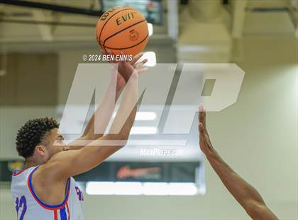 Thumbnail 1 in Riverwood vs. Greenforest (OTR Hoops:  Thanksgiving Showcase) photogallery.