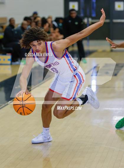 Thumbnail 2 in Riverwood vs. Greenforest (OTR Hoops:  Thanksgiving Showcase) photogallery.