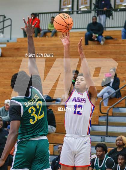 Thumbnail 3 in Riverwood vs. Greenforest (OTR Hoops:  Thanksgiving Showcase) photogallery.