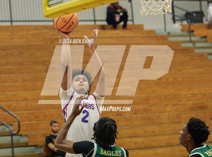 Thumbnail 3 in Riverwood vs. Greenforest (OTR Hoops:  Thanksgiving Showcase) photogallery.