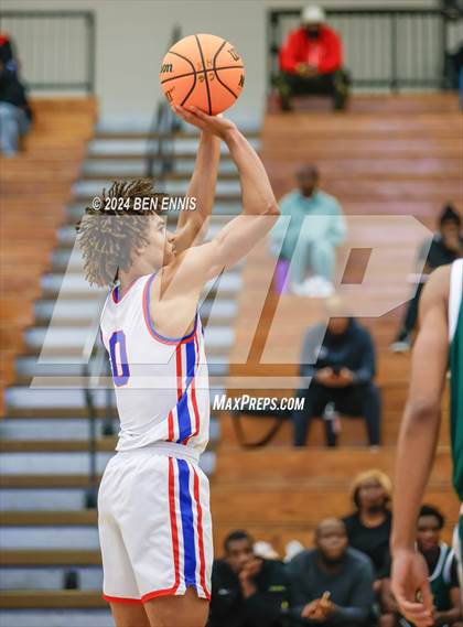 Thumbnail 3 in Riverwood vs. Greenforest (OTR Hoops:  Thanksgiving Showcase) photogallery.