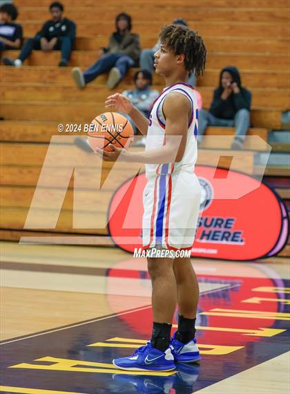 Thumbnail 3 in Riverwood vs. Greenforest (OTR Hoops:  Thanksgiving Showcase) photogallery.