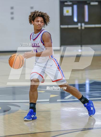 Thumbnail 2 in Riverwood vs. Greenforest (OTR Hoops:  Thanksgiving Showcase) photogallery.