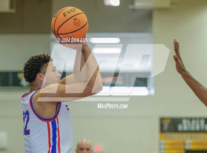 Thumbnail 3 in Riverwood vs. Greenforest (OTR Hoops:  Thanksgiving Showcase) photogallery.