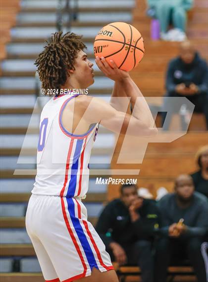 Thumbnail 3 in Riverwood vs. Greenforest (OTR Hoops:  Thanksgiving Showcase) photogallery.