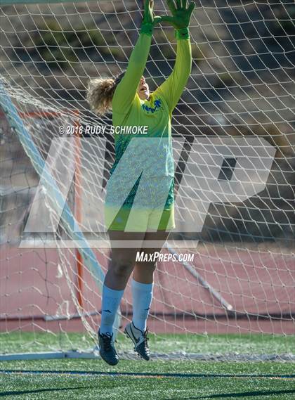 Thumbnail 2 in Bonita Vista vs Nolan Catholic  (Torrey Pines Classic) photogallery.