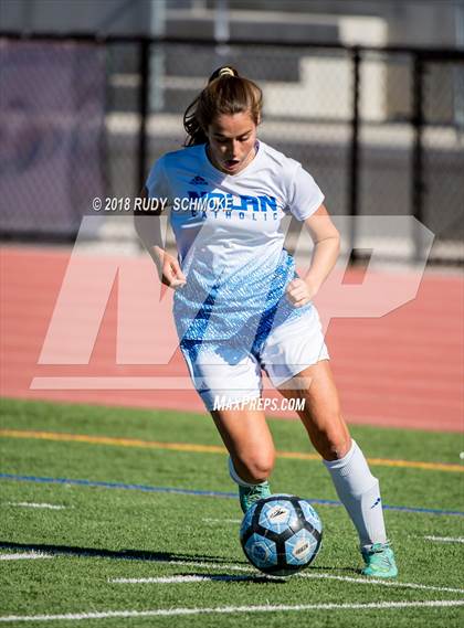 Thumbnail 2 in Bonita Vista vs Nolan Catholic  (Torrey Pines Classic) photogallery.