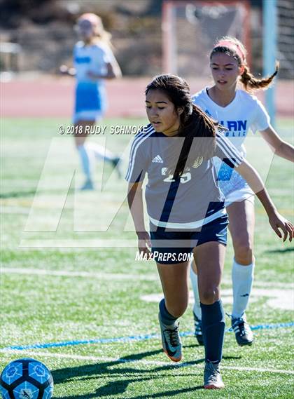 Thumbnail 2 in Bonita Vista vs Nolan Catholic  (Torrey Pines Classic) photogallery.