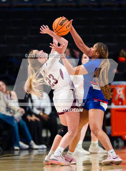 Thumbnail 3 in Seaforth vs Southeast Alamance (NCHSAA 2A Regional Final) photogallery.