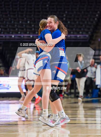 Thumbnail 2 in Seaforth vs Southeast Alamance (NCHSAA 2A Regional Final) photogallery.