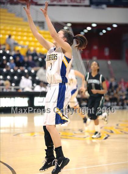 Thumbnail 1 in Agoura vs. Inglewood (CIF SS D3AA Final) photogallery.