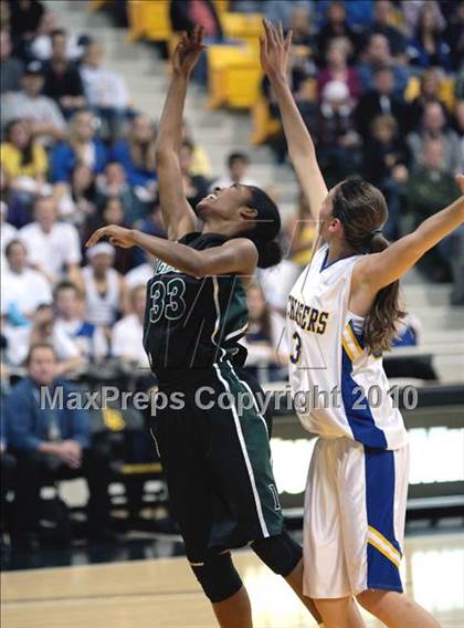 Thumbnail 2 in Agoura vs. Inglewood (CIF SS D3AA Final) photogallery.