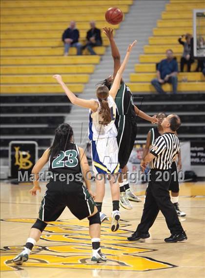 Thumbnail 3 in Agoura vs. Inglewood (CIF SS D3AA Final) photogallery.