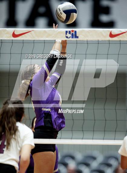 Thumbnail 2 in Fulshear vs Hereford (UIL 4A Final) photogallery.