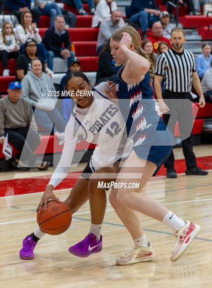 Thumbnail 3 in St. James Academy vs. Piper (Tonganoxie Invitational Tournament) photogallery.