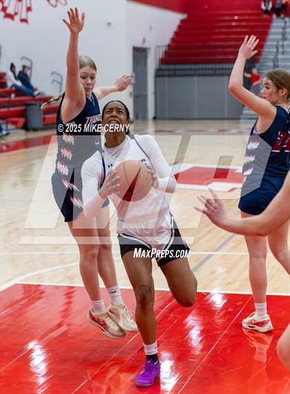 Thumbnail 1 in St. James Academy vs. Piper (Tonganoxie Invitational Tournament) photogallery.