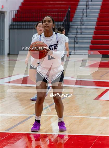 Thumbnail 3 in St. James Academy vs. Piper (Tonganoxie Invitational Tournament) photogallery.