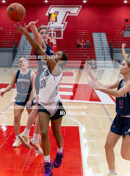 Thumbnail 2 in St. James Academy vs. Piper (Tonganoxie Invitational Tournament) photogallery.