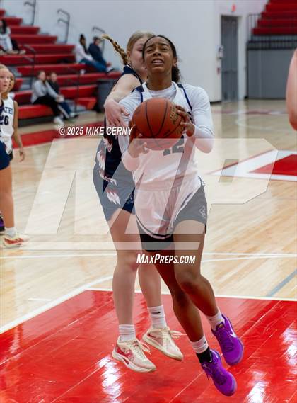 Thumbnail 2 in St. James Academy vs. Piper (Tonganoxie Invitational Tournament) photogallery.