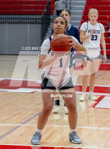 Thumbnail 2 in St. James Academy vs. Piper (Tonganoxie Invitational Tournament) photogallery.