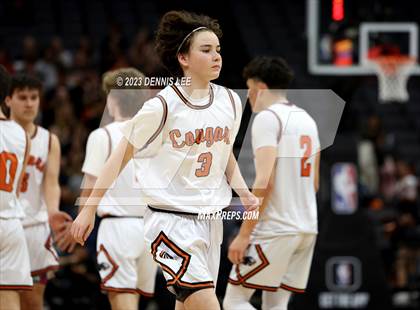 Thumbnail 2 in Half Moon Bay vs. Valencia (CIF State D4 Final) photogallery.