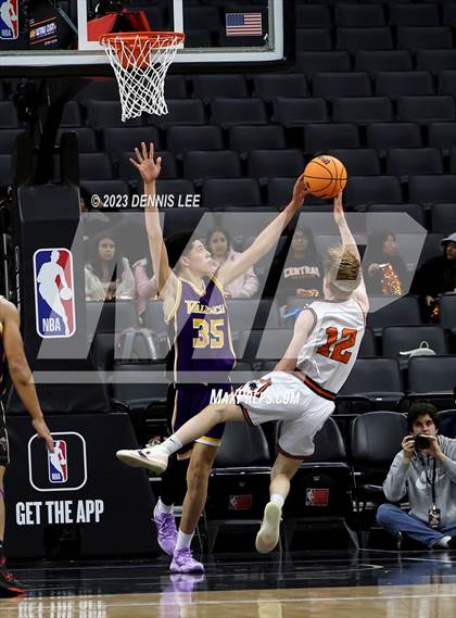 Thumbnail 1 in Half Moon Bay vs. Valencia (CIF State D4 Final) photogallery.