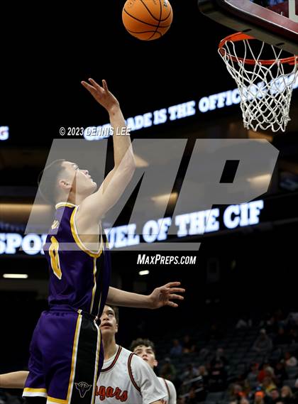 Thumbnail 2 in Half Moon Bay vs. Valencia (CIF State D4 Final) photogallery.