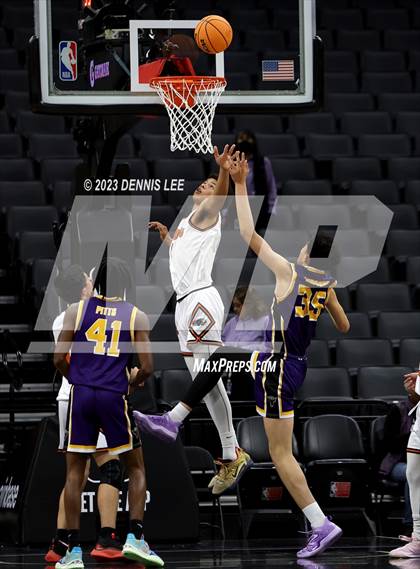Thumbnail 2 in Half Moon Bay vs. Valencia (CIF State D4 Final) photogallery.