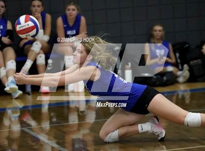 Thumbnail 3 in Catalina Foothills vs. Sahuaro (Salpointe Invitational) photogallery.