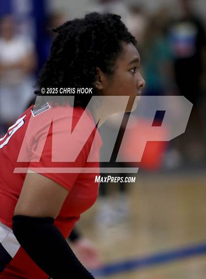 Thumbnail 1 in Catalina Foothills vs. Sahuaro (Salpointe Invitational) photogallery.