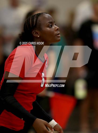Thumbnail 3 in Catalina Foothills vs. Sahuaro (Salpointe Invitational) photogallery.