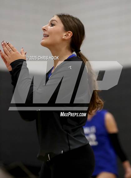 Thumbnail 3 in Catalina Foothills vs. Sahuaro (Salpointe Invitational) photogallery.