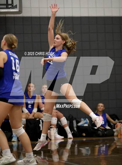 Thumbnail 2 in Catalina Foothills vs. Sahuaro (Salpointe Invitational) photogallery.