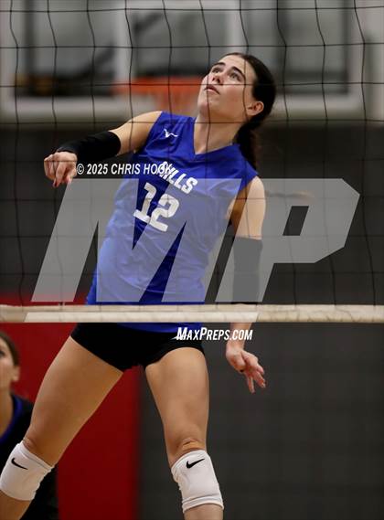 Thumbnail 3 in Catalina Foothills vs. Sahuaro (Salpointe Invitational) photogallery.