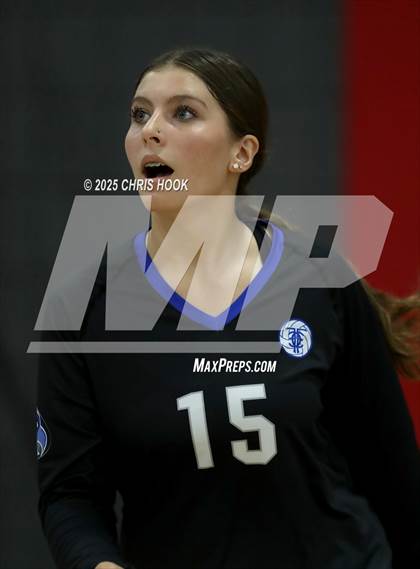 Thumbnail 3 in Catalina Foothills vs. Sahuaro (Salpointe Invitational) photogallery.