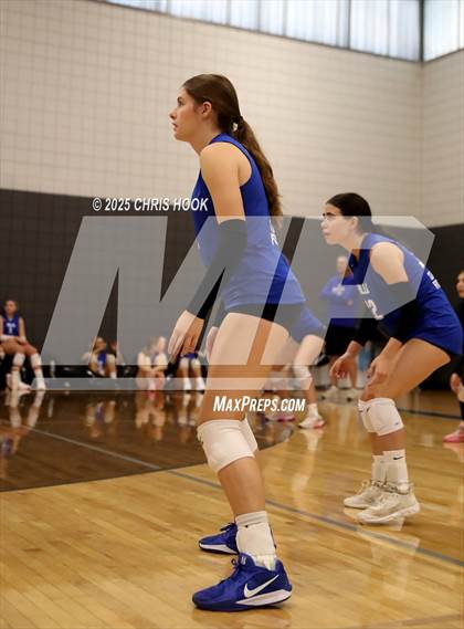 Thumbnail 2 in Catalina Foothills vs. Sahuaro (Salpointe Invitational) photogallery.