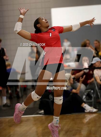 Thumbnail 3 in Catalina Foothills vs. Sahuaro (Salpointe Invitational) photogallery.